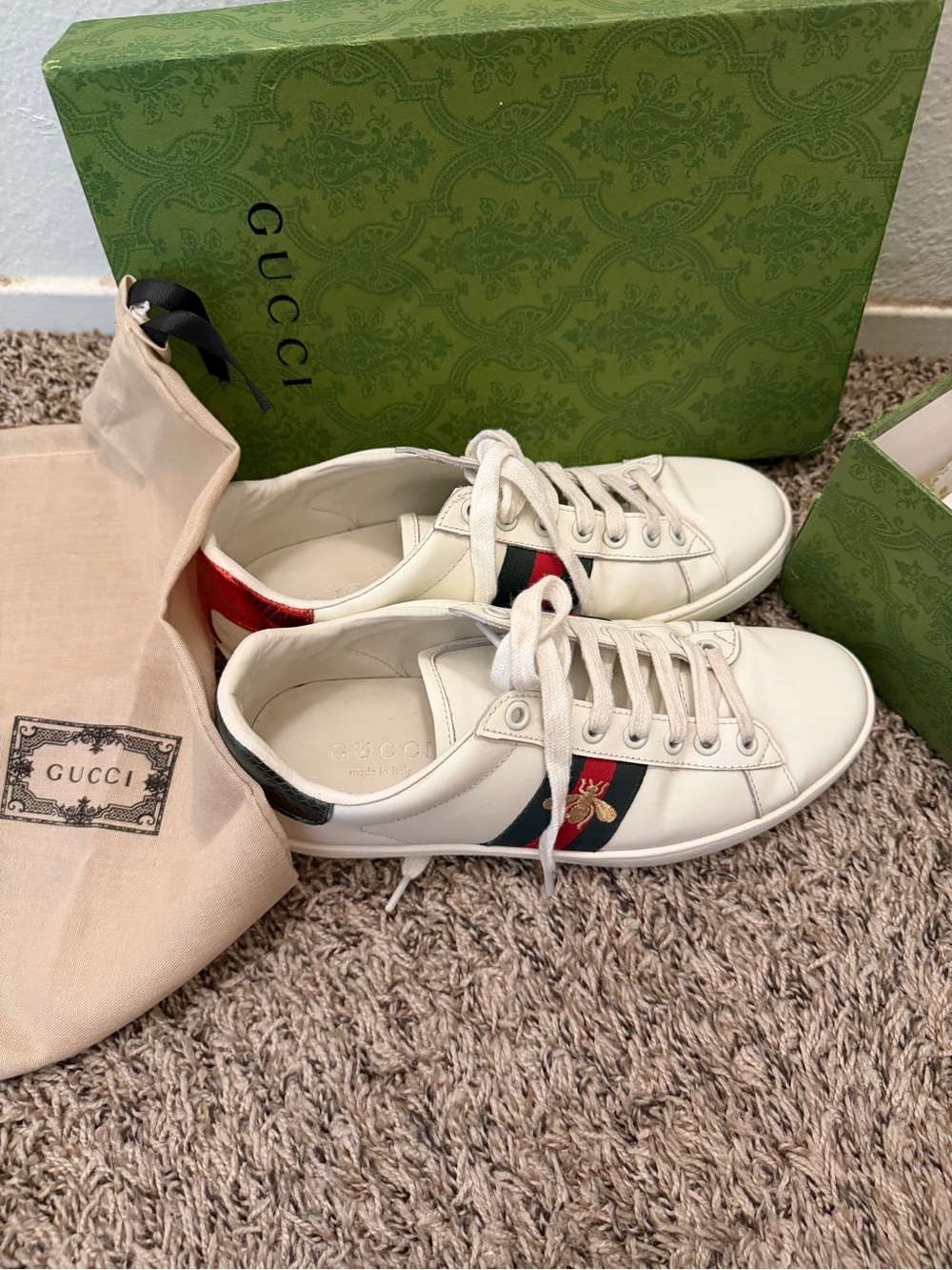 Gucci White Leather Ace Sneaker with Red & Green Web and Bee Detail size 39- 8.5